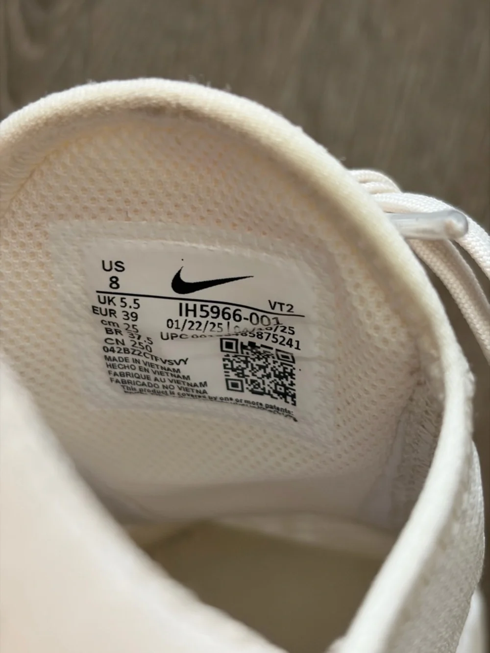 Nike Women's Light Cream and Peach Air Max 270 Sneakers